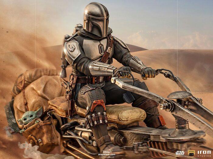 STAR WARS - The Mandalorian - Mandalorian on Speederbike 1/10 Deluxe Art Scale Statue