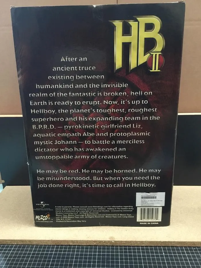 HELLBOY 2 - The Golden Army - Hellboy Wounded Variant 18" Action Figure