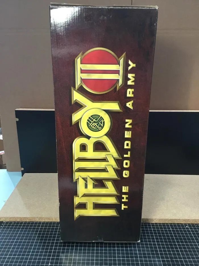 HELLBOY 2 - The Golden Army - Hellboy Wounded Variant 18" Action Figure