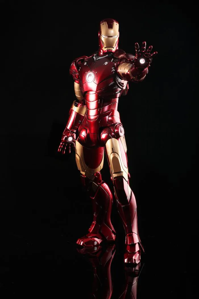 IRON MAN - Mark III Battle Damaged 1/6 Action Figure 12" MMS110