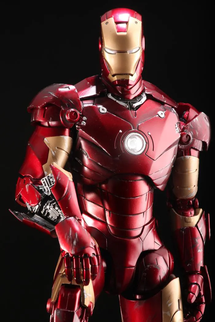 IRON MAN - Mark III Battle Damaged 1/6 Action Figure 12" MMS110