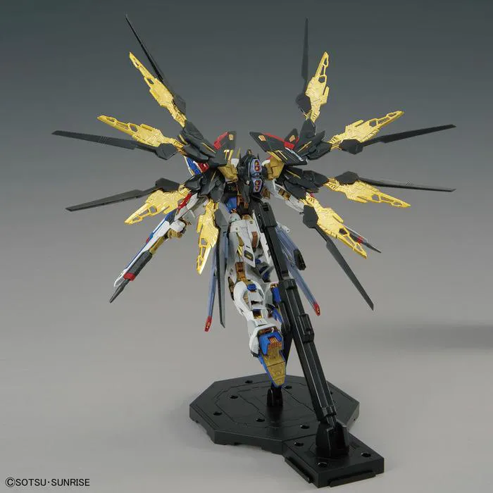 GUNDAM - 1/100 Strike Freedom Master Grade Extreme Model Kit MGEX