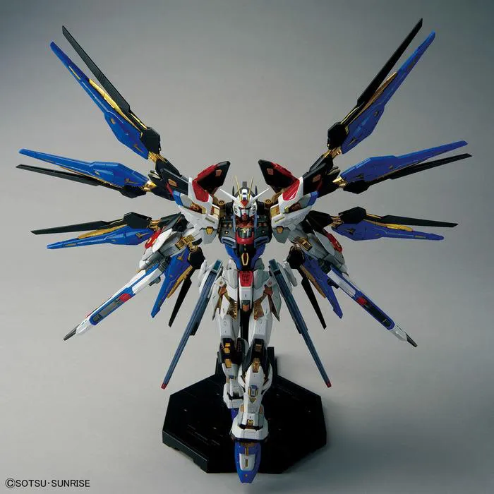 GUNDAM - 1/100 Strike Freedom Master Grade Extreme Model Kit MGEX
