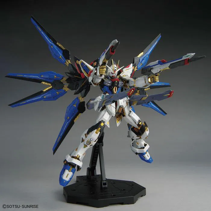 GUNDAM - 1/100 Strike Freedom Master Grade Extreme Model Kit MGEX