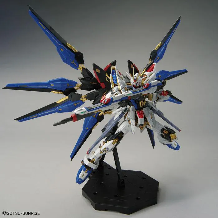 GUNDAM - 1/100 Strike Freedom Master Grade Extreme Model Kit MGEX