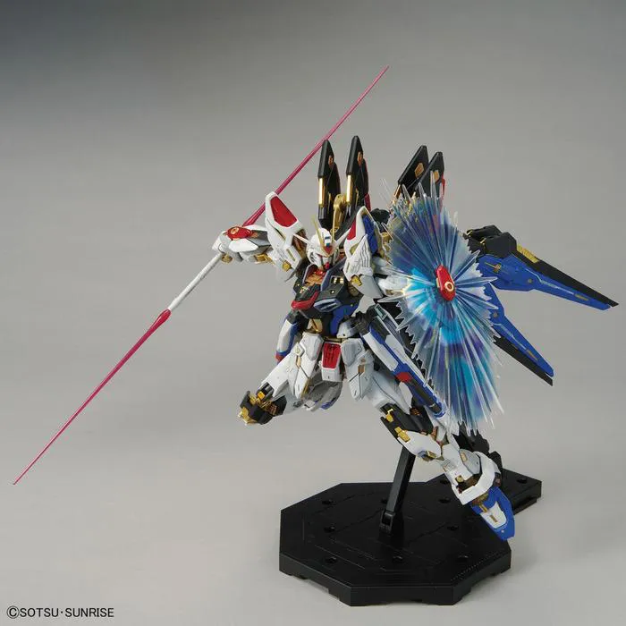 GUNDAM - 1/100 Strike Freedom Master Grade Extreme Model Kit MGEX