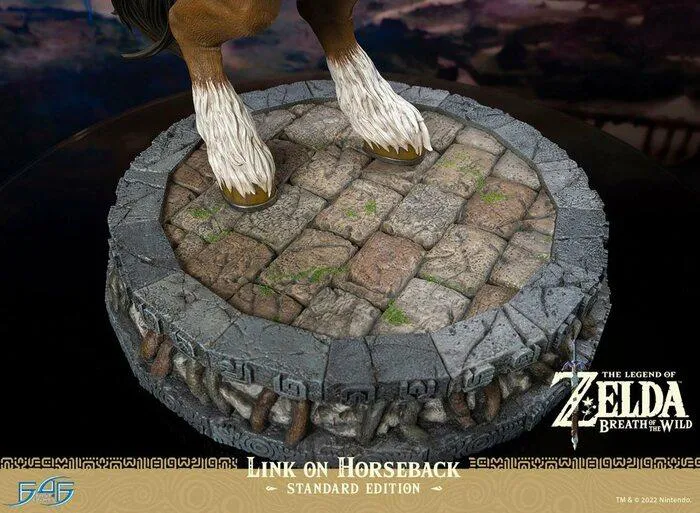 LEGEND OF ZELDA - Breath of the Wild - Link on Horseback Polystone Statue