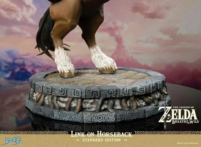 LEGEND OF ZELDA - Breath of the Wild - Link on Horseback Polystone Statue