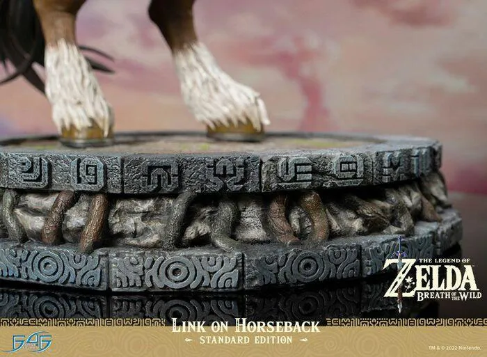 LEGEND OF ZELDA - Breath of the Wild - Link on Horseback Polystone Statue