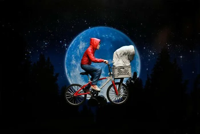 E.T. the Extra-Terrestrial - Elliott & E.T. on Bicycle Action Figure