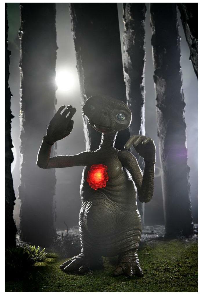 E.T. the Extra-Terrestrial - E.T. Ultimate Deluxe Action Figure