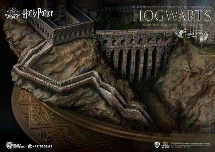 HARRY POTTER - Harry Potter and the Philosopher's Stone - Hogwarts School Of Witchcraft And Wizardry Master Craft Statue