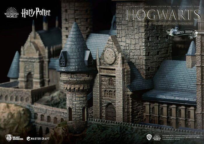 HARRY POTTER - Harry Potter and the Philosopher's Stone - Hogwarts School Of Witchcraft And Wizardry Master Craft Statue