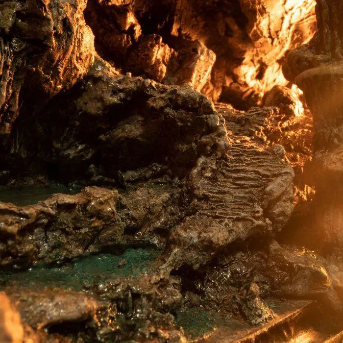 LORD OF THE RINGS - Helm's Deep Polystone Statue