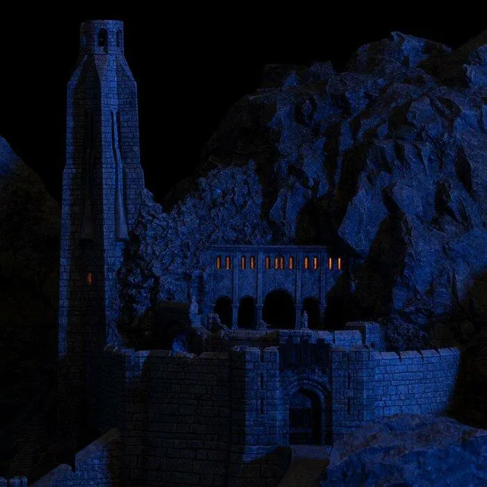 LORD OF THE RINGS - Helm's Deep Polystone Statue