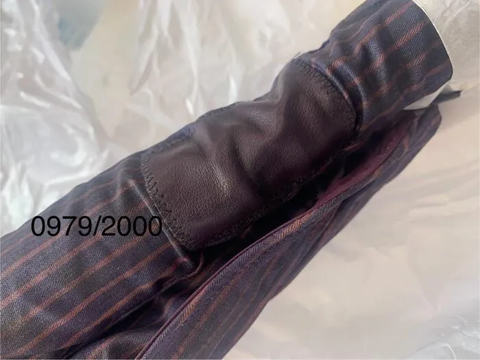 BATMAN - Arkham Asylum - Joker Premium Format Figure 1/4 Statue N.979 - Defective