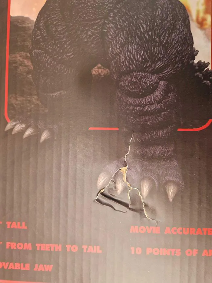 GODZILLA - Ultimate Godzill Action Figure with Sound & Light Up - Damaged Box