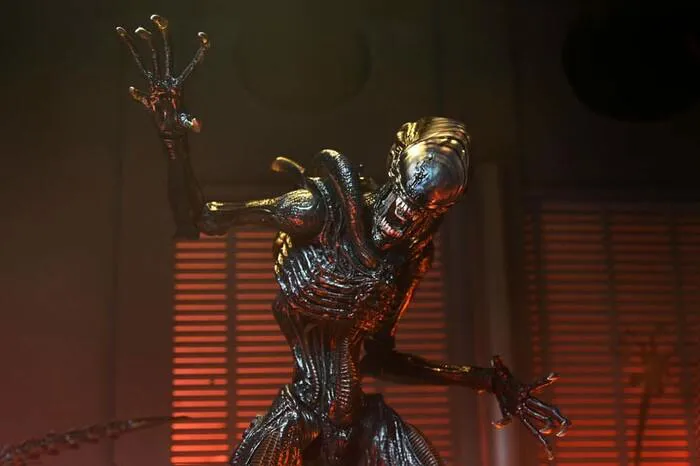 ALIEN - Romulus - Scorched Xenomorph Ultimate Action Figure