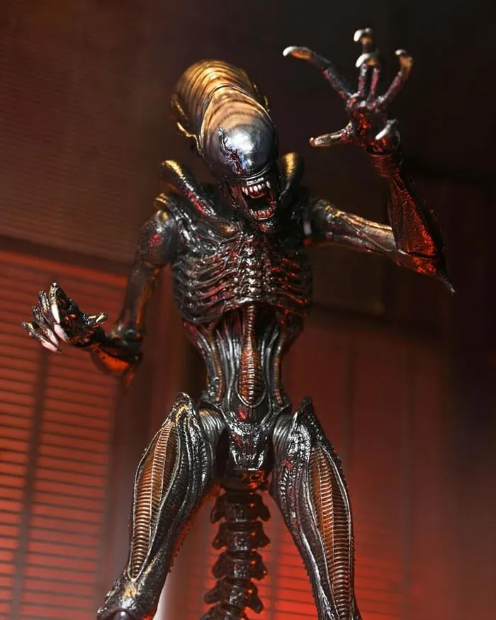 ALIEN - Romulus - Scorched Xenomorph Ultimate Action Figure