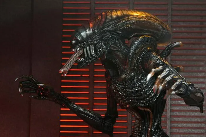 ALIEN - Romulus - Scorched Xenomorph Ultimate Action Figure