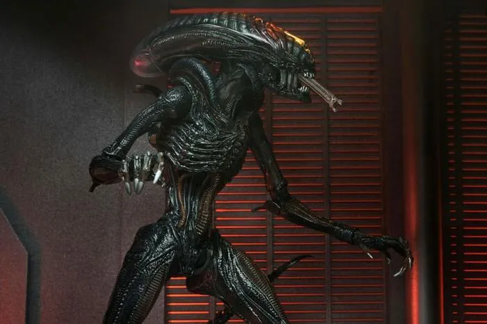 ALIEN - Romulus - Scorched Xenomorph Ultimate Action Figure
