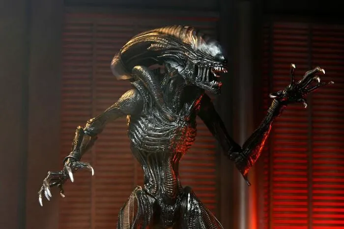 ALIEN - Romulus - Scorched Xenomorph Ultimate Action Figure