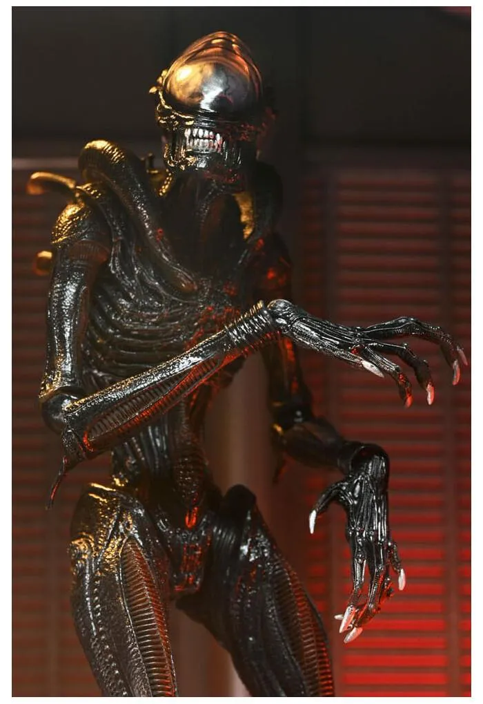 ALIEN - Romulus - Scorched Xenomorph Ultimate Action Figure