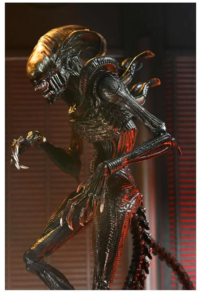 ALIEN - Romulus - Scorched Xenomorph Ultimate Action Figure
