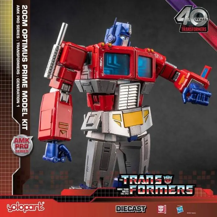 TRANSFORMERS - Generation One AMK Pro Series - Optimus Prime Plastic Model Kit