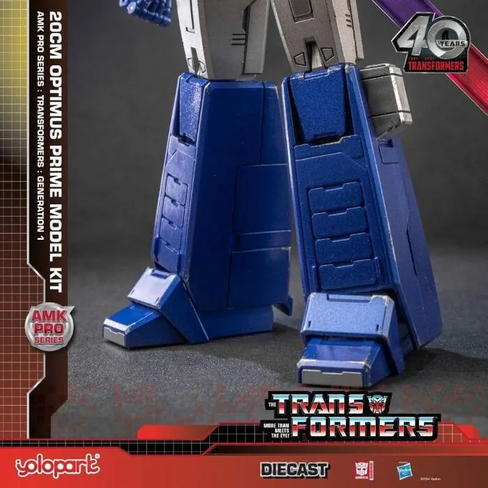 TRANSFORMERS - Generation One AMK Pro Series - Optimus Prime Plastic Model Kit