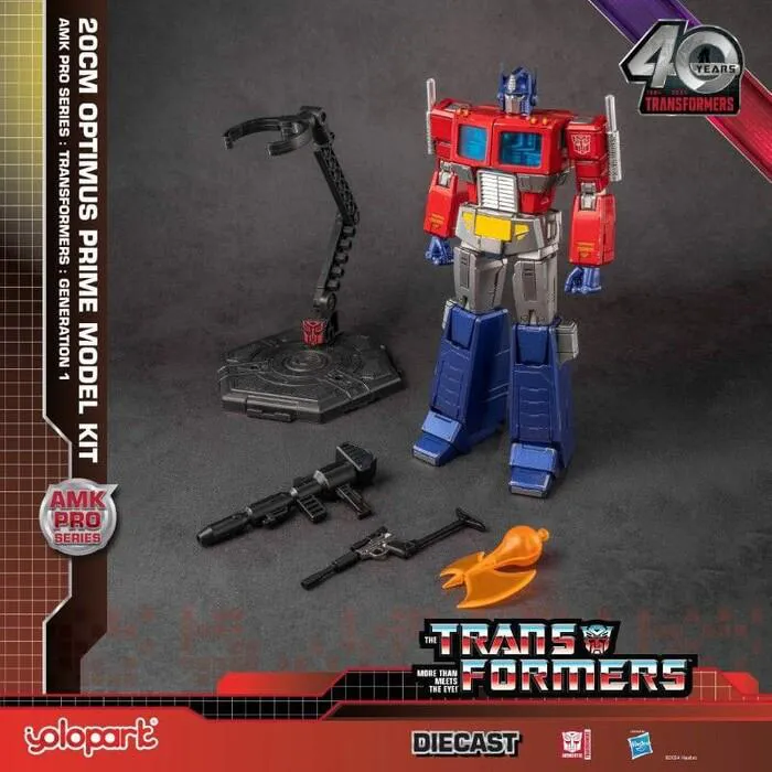 TRANSFORMERS - Generation One AMK Pro Series - Optimus Prime Plastic Model Kit