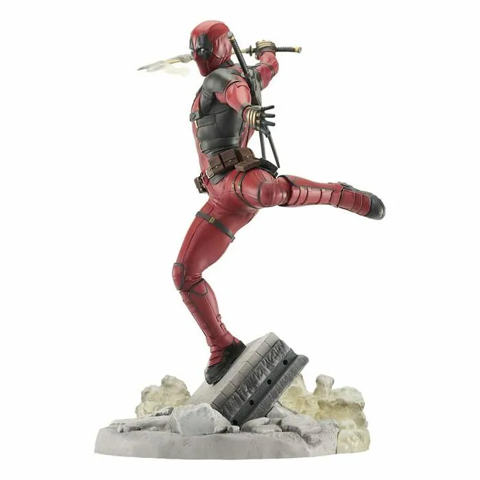 MARVEL - Marvel Gallery - Deadpool & Wolverine - Deadpool Pvc Figure