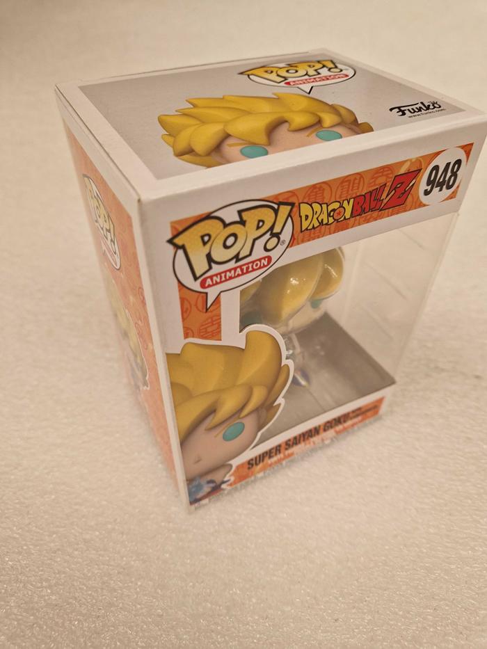 POP! Animation #948 - Dragon ball Z - SS Goku w/ Kamehameha Wave Vinyl Figure - Damaged Box