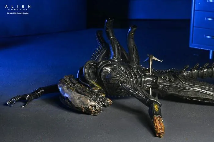 ALIEN - Romulus - Suspended Lab Xenomorph XX121 Deluxe Action Figure