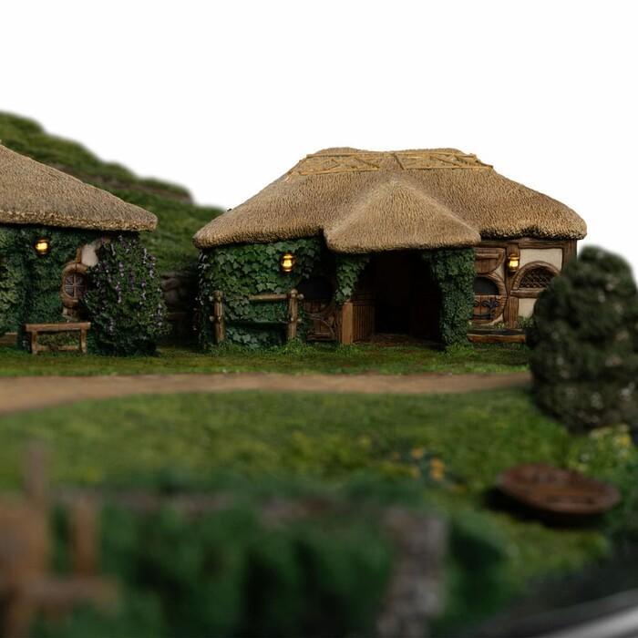 LORD OF THE RINGS - The Green Dragon Inn Polystone Statue