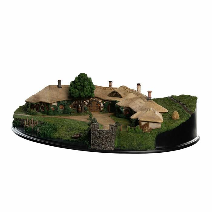 LORD OF THE RINGS - The Green Dragon Inn Polystone Statue