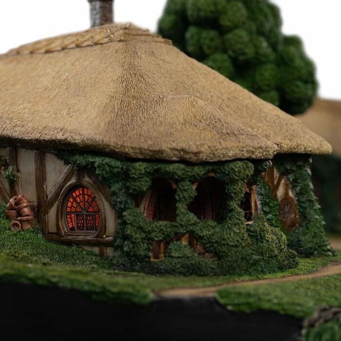 LORD OF THE RINGS - The Green Dragon Inn Polystone Statue