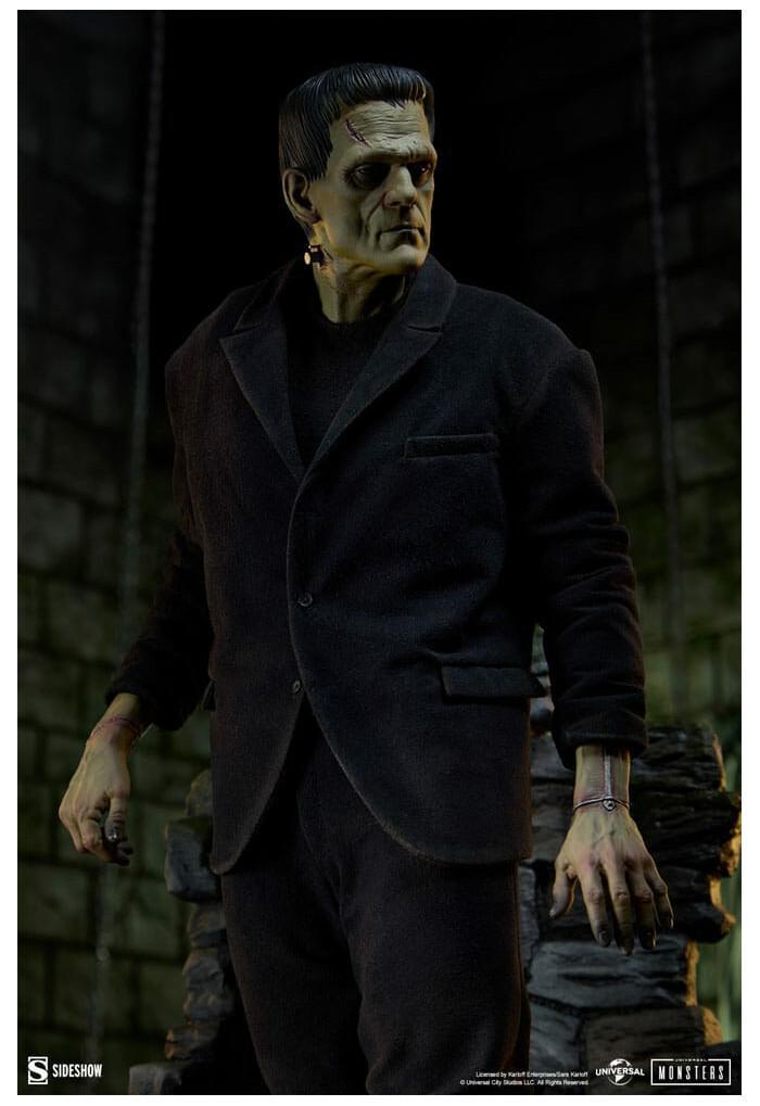 UNIVERSAL MONSTERS - Frankenstein Fabric Costume Premium Format Figure 1/4 Statue