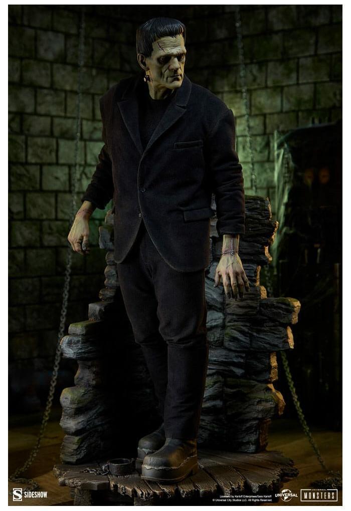 UNIVERSAL MONSTERS - Frankenstein Fabric Costume Premium Format Figure 1/4 Statue