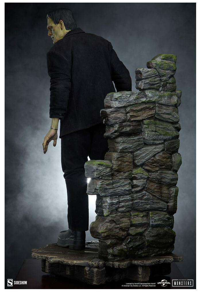 UNIVERSAL MONSTERS - Frankenstein Fabric Costume Premium Format Figure 1/4 Statue
