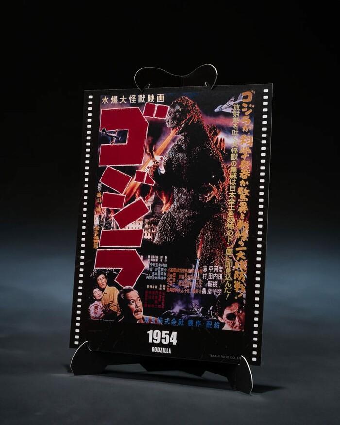 GODZILLA - Godzilla 1954 - Godzilla Movie Graphic Plus S.H. Monster Arts Action Figure