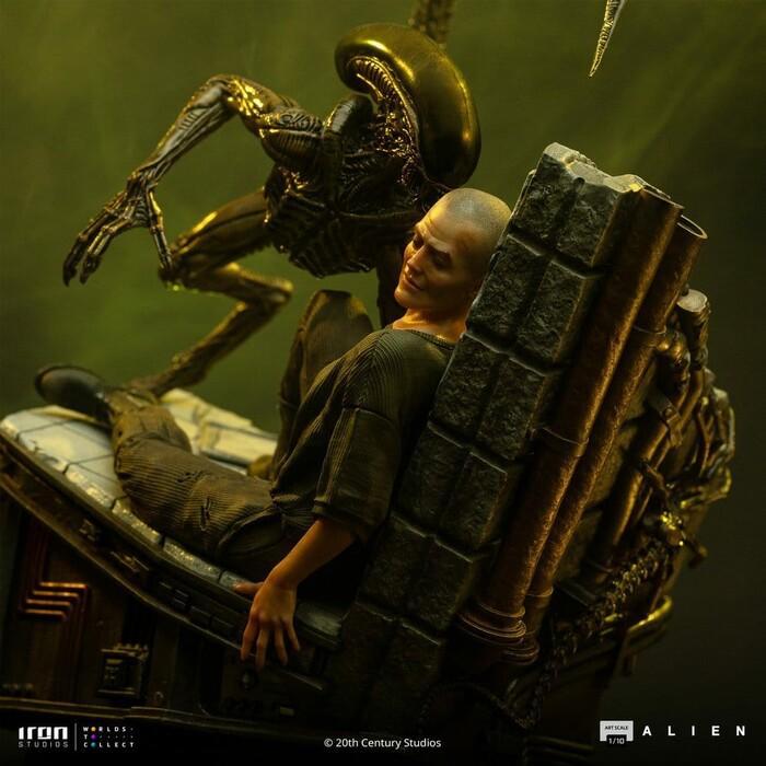 ALIEN 3 - Ellen Ripley and Dog Alien 1/10 Art Scale Statue